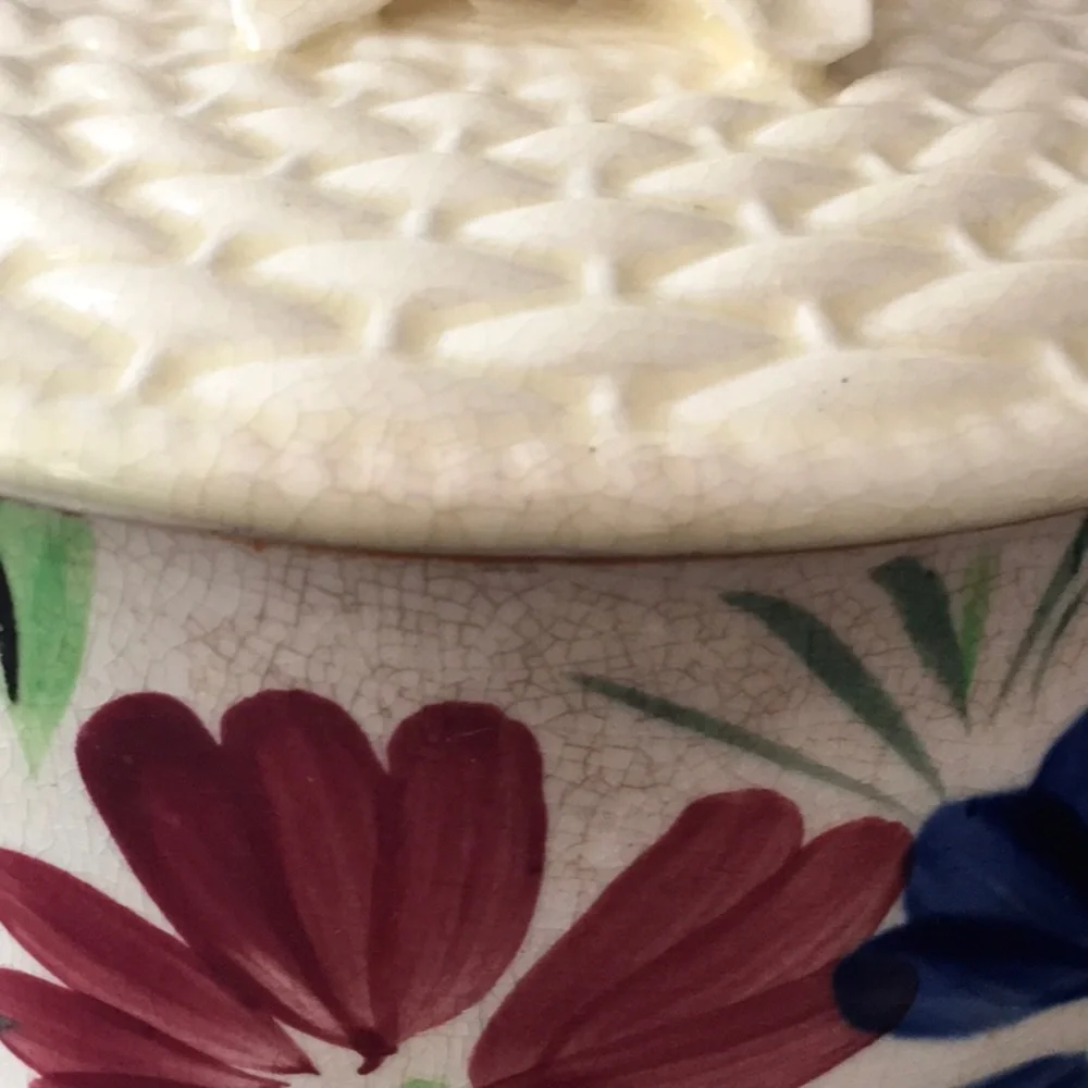 Vintage Biscuit/Cookie Jar with lid and handle